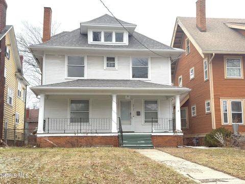 Photo of 2727 Robinwood Avenue, Toledo, OH 43610 (MLS # 10004515)