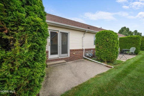 Tiny photo for 4332 Townhouse Drive # F, Oregon, OH 43616 (MLS # 10012792)