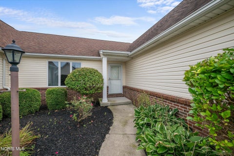 Tiny photo for 4332 Townhouse Drive # F, Oregon, OH 43616 (MLS # 10012792)