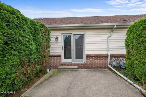 Tiny photo for 4332 Townhouse Drive # F, Oregon, OH 43616 (MLS # 10012792)