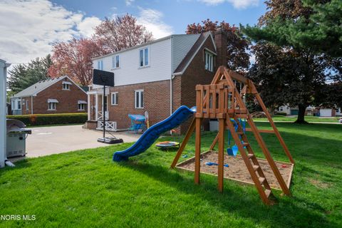 Tiny photo for 2747 Eastmoreland Drive, Oregon, OH 43616 (MLS # 10007490)