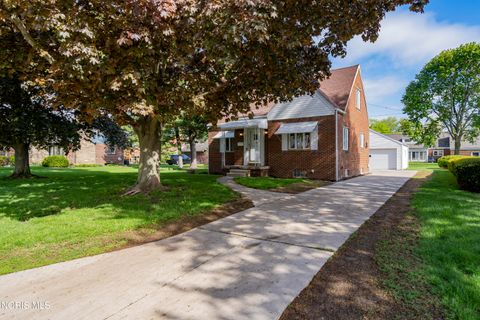 Tiny photo for 2747 Eastmoreland Drive, Oregon, OH 43616 (MLS # 10007490)