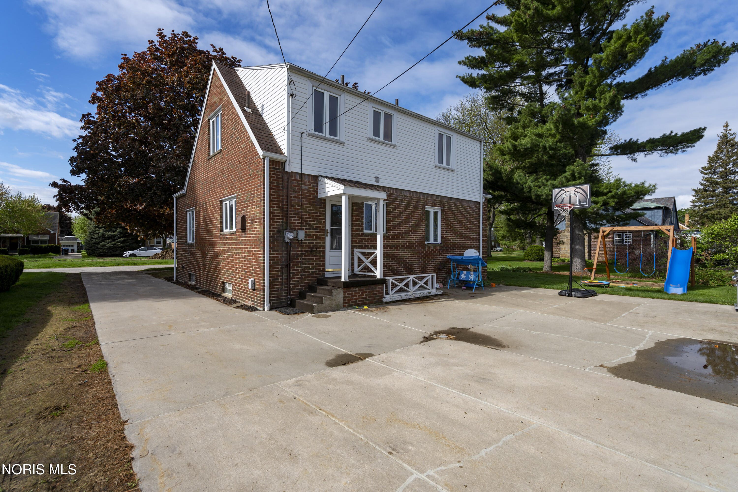 2747 Eastmoreland Drive