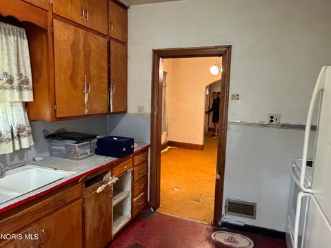 Tiny photo for 2189 Mellwood Avenue, Toledo, OH 43613 (MLS # 10007695)
