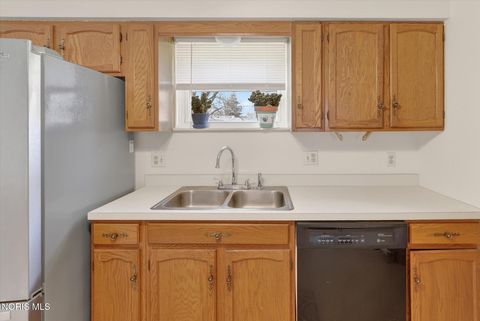 Tiny photo for 2009 Willowhill Lane, Toledo, OH 43615 (MLS # 10004578)