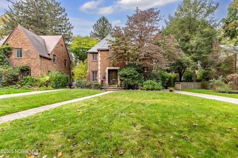 Tiny photo for 2647 Pemberton Drive, Toledo, OH 43606 (MLS # 10000591)