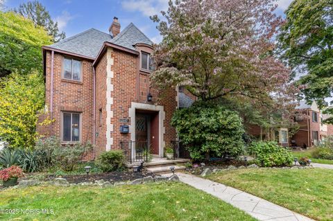 Photo of 2647 Pemberton Drive, Toledo, OH 43606 (MLS # 10000591) Photo of 2647 Pemberton Drive, Toledo, OH 43606 (MLS # 10000591)