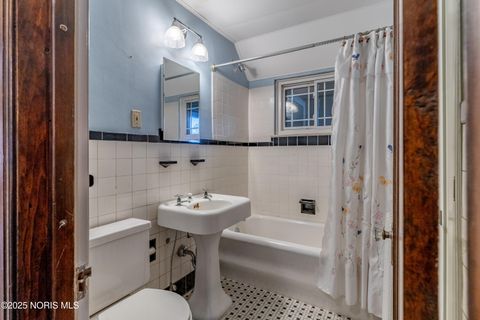 Tiny photo for 2647 Pemberton Drive, Toledo, OH 43606 (MLS # 10000591)