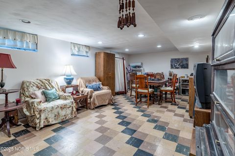 Tiny photo for 2647 Pemberton Drive, Toledo, OH 43606 (MLS # 10000591)