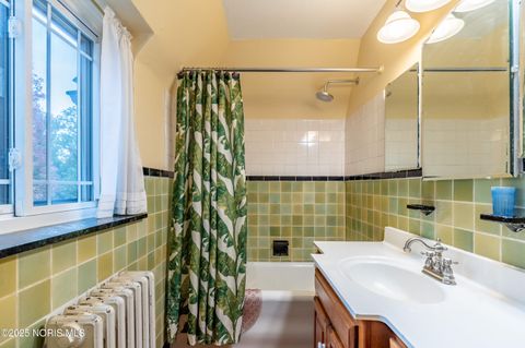Tiny photo for 2647 Pemberton Drive, Toledo, OH 43606 (MLS # 10000591)