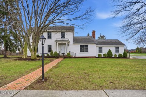 Photo of 701 Red Fox Road, Findlay, OH 45840 (MLS # 10004917)