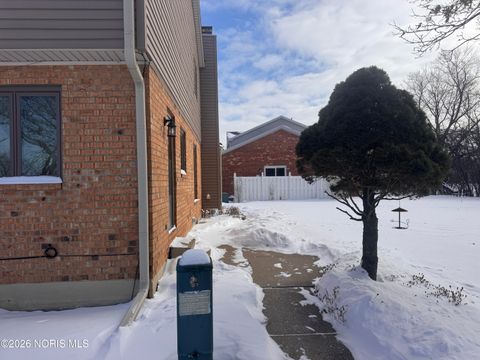 Tiny photo for 11085 Riverbend Court #11085, Perrysburg, OH 43551 (MLS # 10003493)