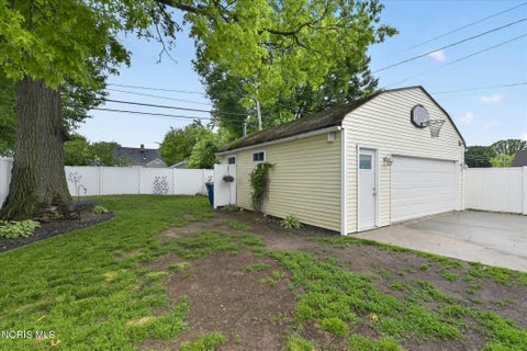 Tiny photo for 807 W Poinsetta Avenue, Toledo, OH 43612 (MLS # 10009391)