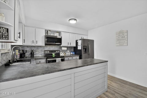 Tiny photo for 807 W Poinsetta Avenue, Toledo, OH 43612 (MLS # 10009391)