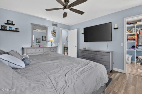 Tiny photo for 807 W Poinsetta Avenue, Toledo, OH 43612 (MLS # 10009391)