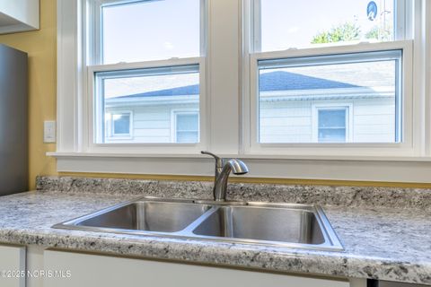 Tiny photo for 542 Eleanor Avenue, Toledo, OH 43612 (MLS # 10000881)