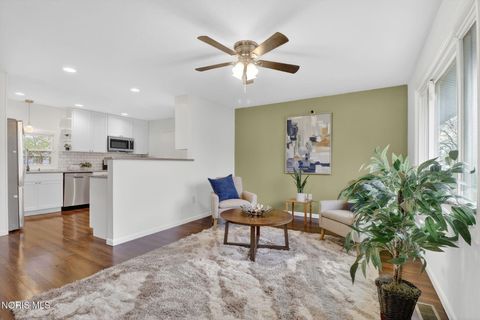 Tiny photo for 318 W South Boundary Street, Perrysburg, OH 43551 (MLS # 10006278)