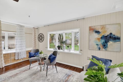 Tiny photo for 318 W South Boundary Street, Perrysburg, OH 43551 (MLS # 10006278)