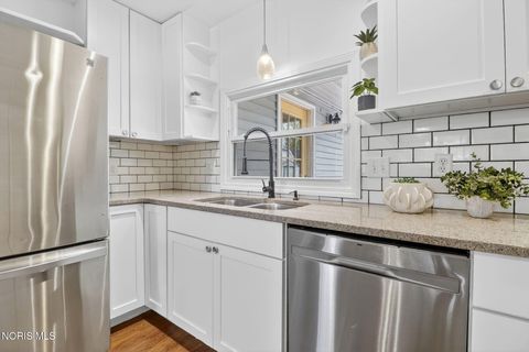 Tiny photo for 318 W South Boundary Street, Perrysburg, OH 43551 (MLS # 10006278)