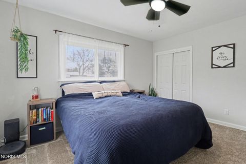 Tiny photo for 5835 Neill Avenue, Walbridge, OH 43465 (MLS # 10005476)