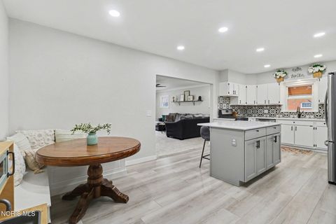 Tiny photo for 5835 Neill Avenue, Walbridge, OH 43465 (MLS # 10005476)