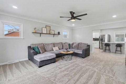 Tiny photo for 5835 Neill Avenue, Walbridge, OH 43465 (MLS # 10005476)