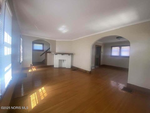 Tiny photo for 1574 Colton Street, Toledo, OH 43609 (MLS # 10000686)