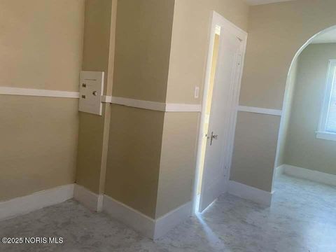 Tiny photo for 1574 Colton Street, Toledo, OH 43609 (MLS # 10000686)