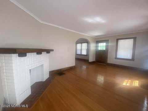 Tiny photo for 1574 Colton Street, Toledo, OH 43609 (MLS # 10000686)