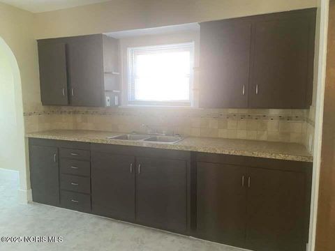 Tiny photo for 1574 Colton Street, Toledo, OH 43609 (MLS # 10000686)