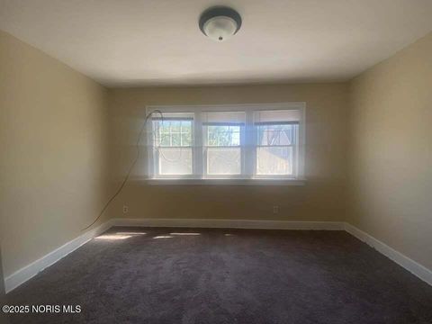 Tiny photo for 1574 Colton Street, Toledo, OH 43609 (MLS # 10000686)