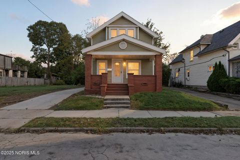 Photo of 1557 Indiana Avenue, Toledo, OH 43607 (MLS # 10000172) Photo of 1557 Indiana Avenue, Toledo, OH 43607 (MLS # 10000172)