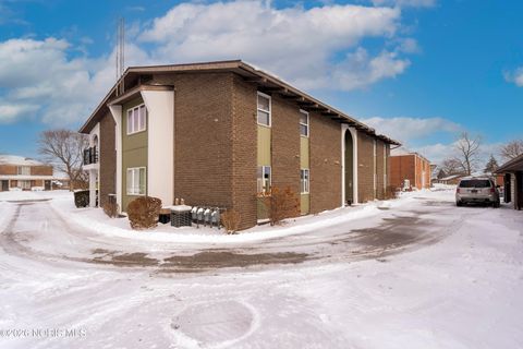 Tiny photo for 5441 Cresthaven Lane #Apt 1, Toledo, OH 43614 (MLS # 10003693)