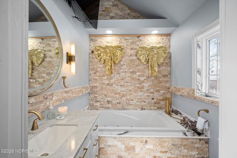 Tiny photo for 2410 Drummond Road, Toledo, OH 43606 (MLS # 10004054)