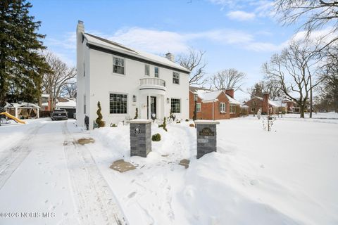 Photo of 2410 Drummond Road, Toledo, OH 43606 (MLS # 10004054)