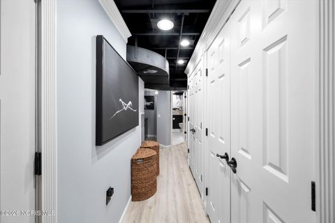 Tiny photo for 2410 Drummond Road, Toledo, OH 43606 (MLS # 10004054)