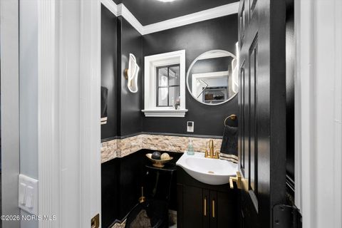 Tiny photo for 2410 Drummond Road, Toledo, OH 43606 (MLS # 10004054)