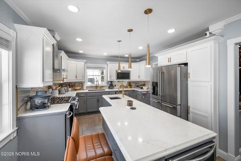 Tiny photo for 2410 Drummond Road, Toledo, OH 43606 (MLS # 10004054)