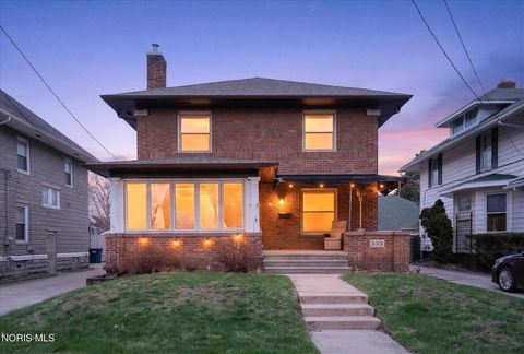 Photo of 135 Amherst Drive, Toledo, OH 43614 (MLS # 10005768)