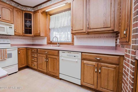 Tiny photo for 712 W Tiffin Street, Fostoria, OH 44830 (MLS # 10002371)