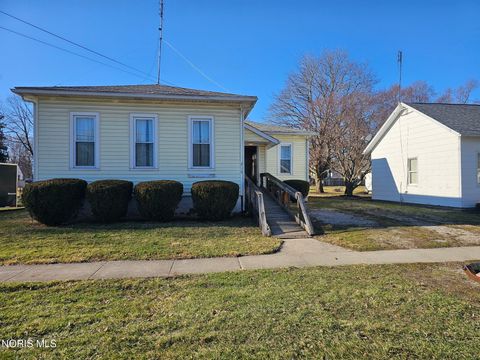 Photo of 216 W Edgerton Street, Hicksville, OH 43526 (MLS # 10005202)