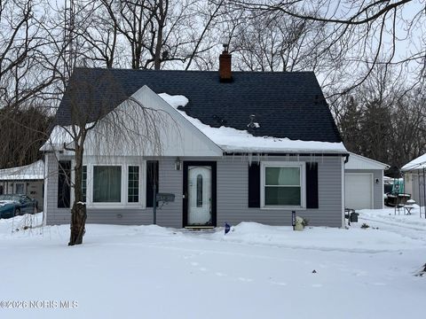 Photo of 6015 Livingston Drive, Toledo, OH 43613 (MLS # 10003749)