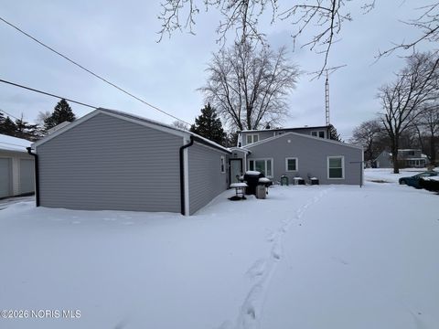 Tiny photo for 6015 Livingston Drive, Toledo, OH 43613 (MLS # 10003749)