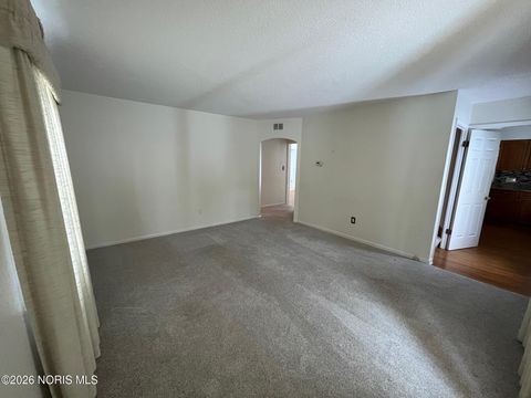 Tiny photo for 6015 Livingston Drive, Toledo, OH 43613 (MLS # 10003749)