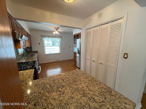 Tiny photo for 6015 Livingston Drive, Toledo, OH 43613 (MLS # 10003749)