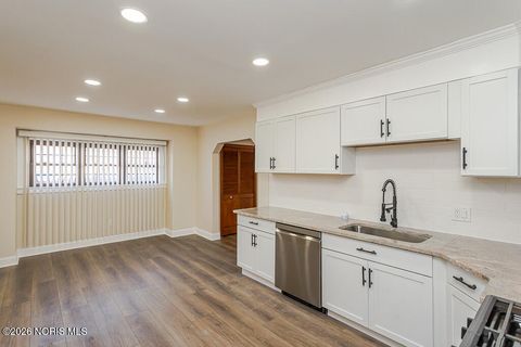 Tiny photo for 5768 Steffens Avenue, Toledo, OH 43623 (MLS # 10003147)