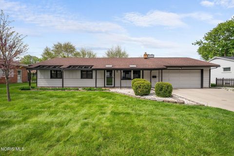 Photo of 2258 Heatherwood Drive, Toledo, OH 43614 (MLS # 10006562)