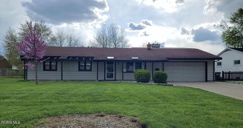 Photo of 2258 Heatherwood Drive, Toledo, OH 43614 (MLS # 10006562)