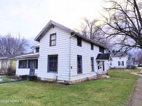 Photo of 919 Holgate Avenue, Defiance, OH 43512 (MLS # 10002616)
