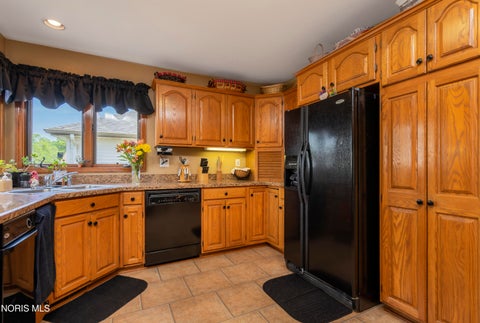Tiny photo for 5859 Reinwood Drive, Toledo, OH 43613 (MLS # 10009379)